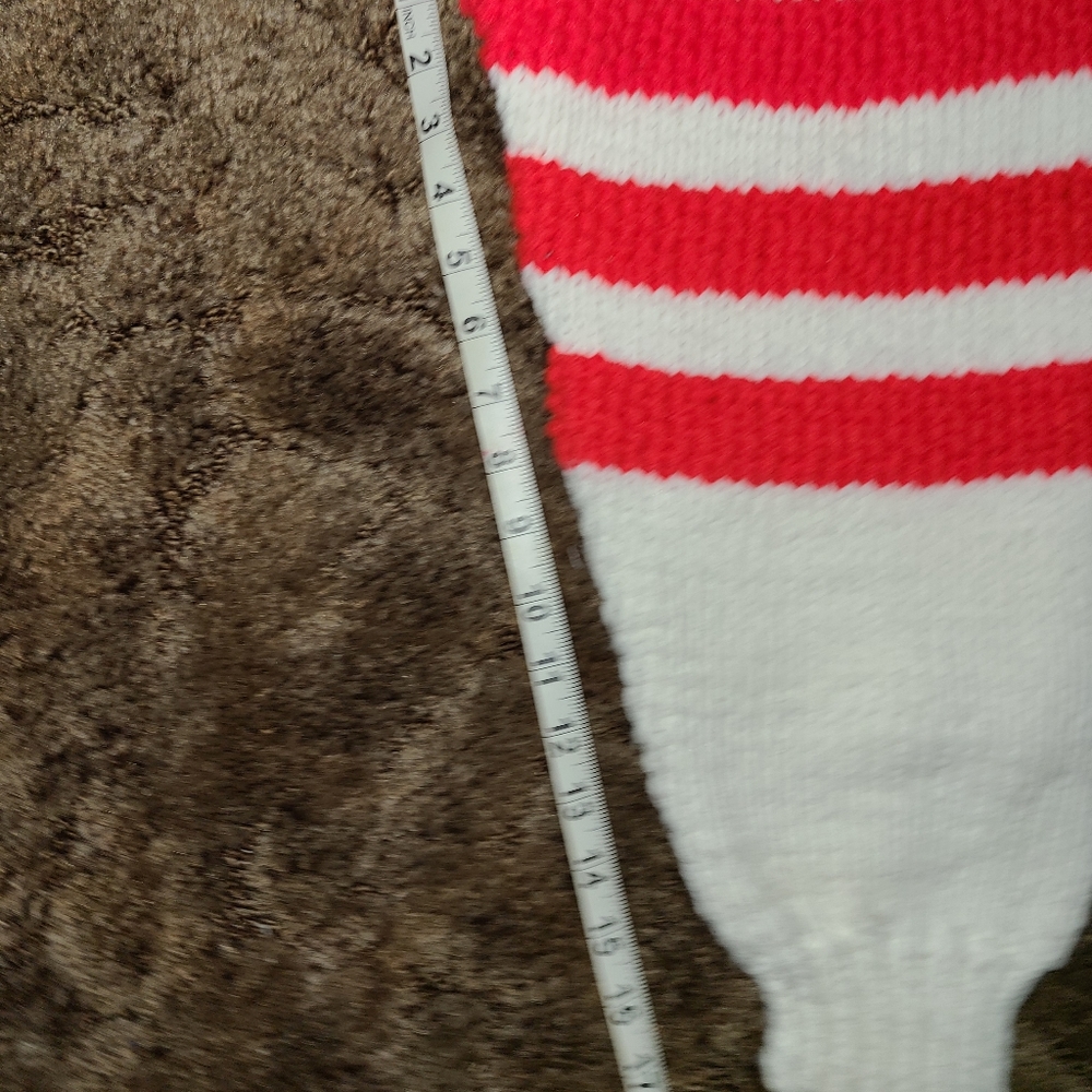Fun Hand-knit Sweater - Picture 5 of 8